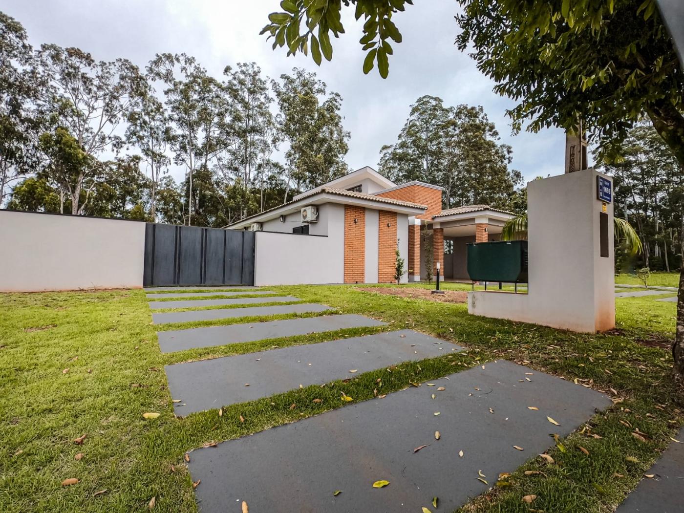 Casa de Condomínio à venda com 3 quartos, 225m² - Foto 3