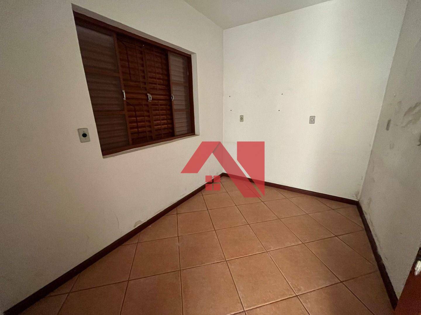 Sobrado à venda e aluguel com 4 quartos, 250m² - Foto 6