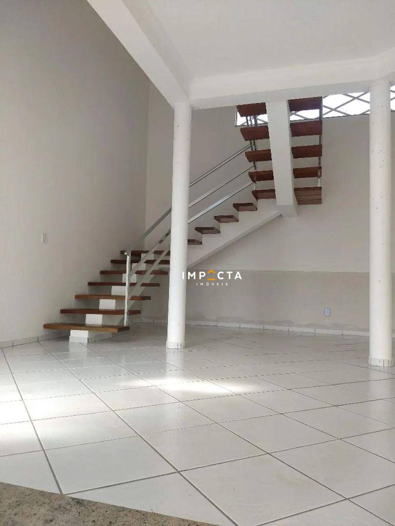 Casa para alugar com 3 quartos, 266m² - Foto 4