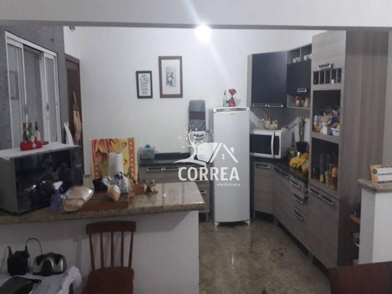 Casa à venda com 3 quartos, 300m² - Foto 8