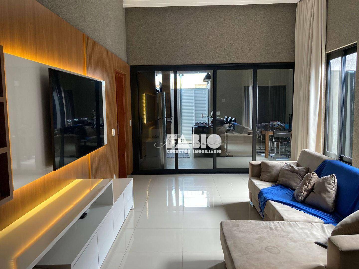 Casa à venda com 3 quartos, 200m² - Foto 1