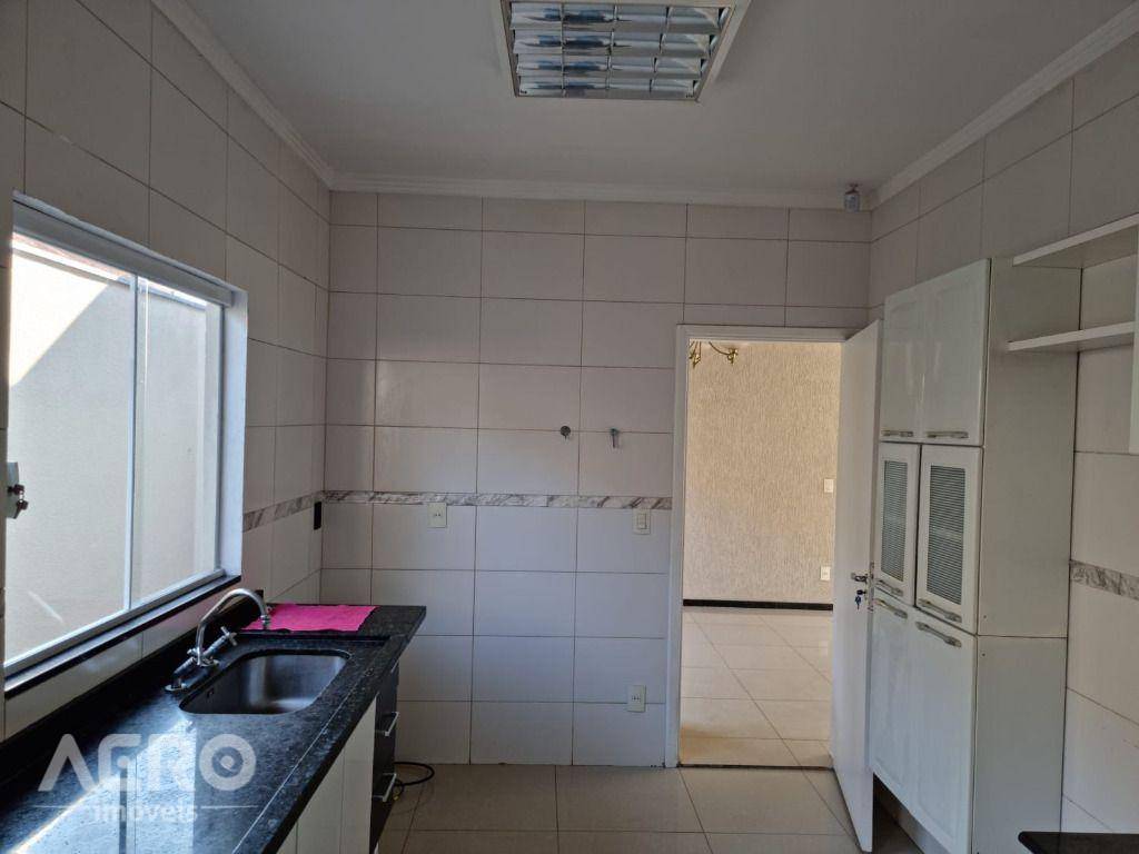 Casa à venda com 3 quartos, 175m² - Foto 8