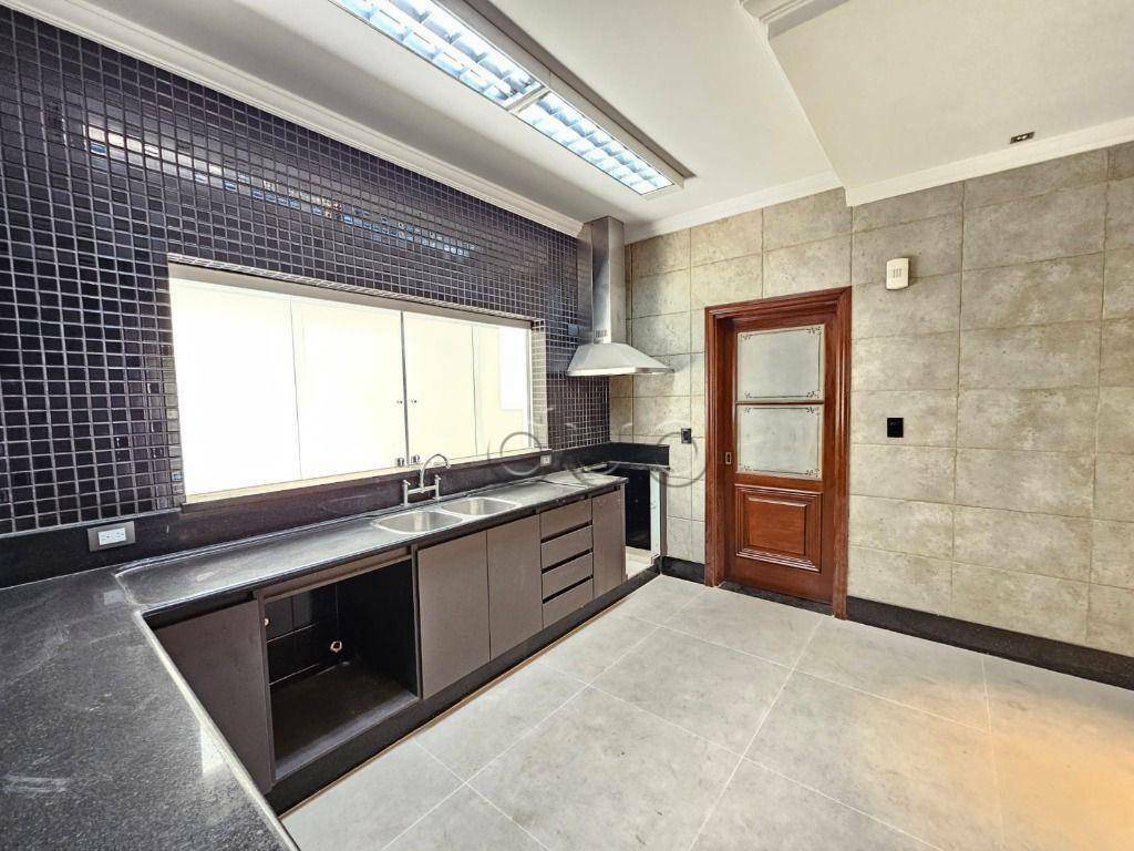Casa de Condomínio para alugar com 3 quartos, 390m² - Foto 19