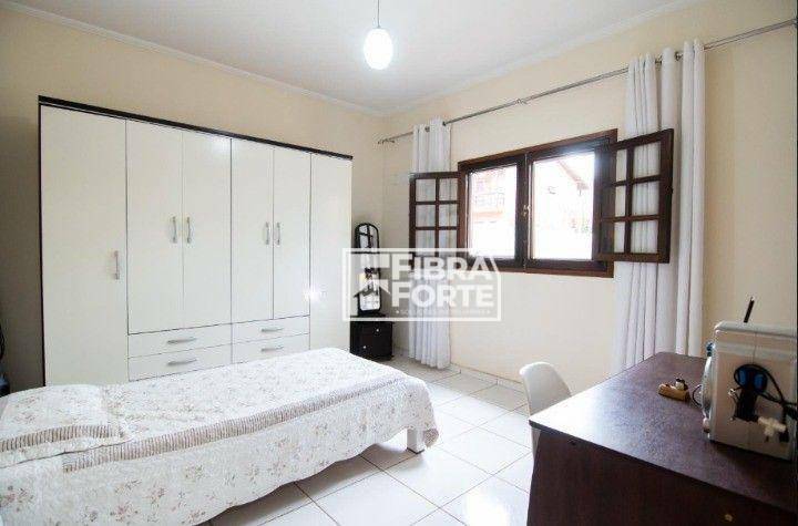 Casa à venda com 3 quartos, 221m² - Foto 27