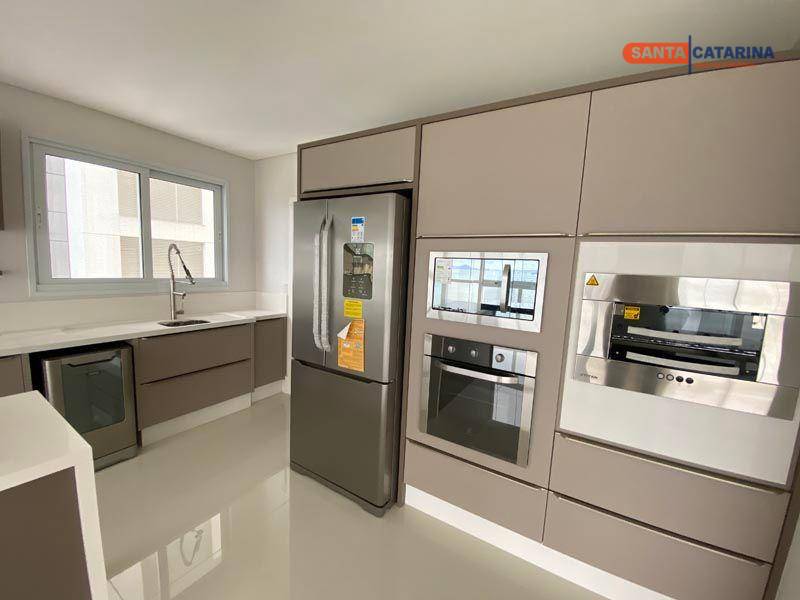 Apartamento à venda com 4 quartos, 237m² - Foto 9