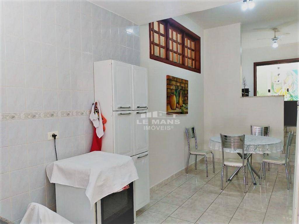 Casa à venda com 4 quartos, 218m² - Foto 25