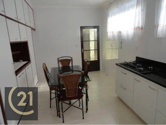 Casa à venda com 4 quartos, 151m² - Foto 2