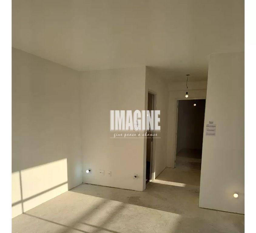 Apartamento à venda com 2 quartos, 79m² - Foto 1