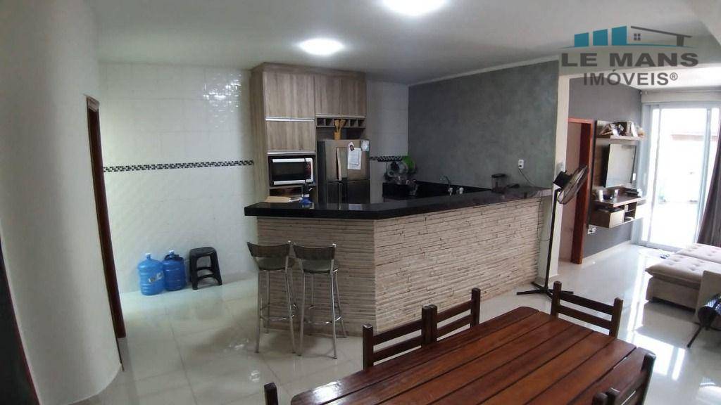 Casa à venda com 2 quartos, 100m² - Foto 1