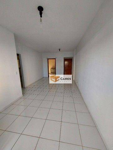 Apartamento à venda com 2 quartos, 80m² - Foto 2