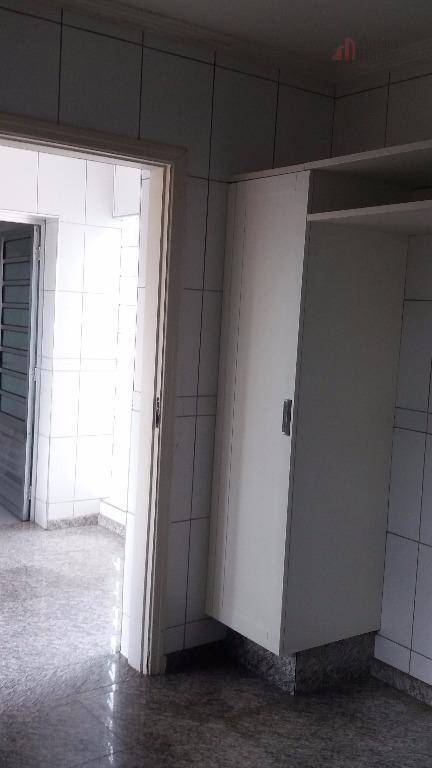 Casa para alugar com 3 quartos, 400m² - Foto 9