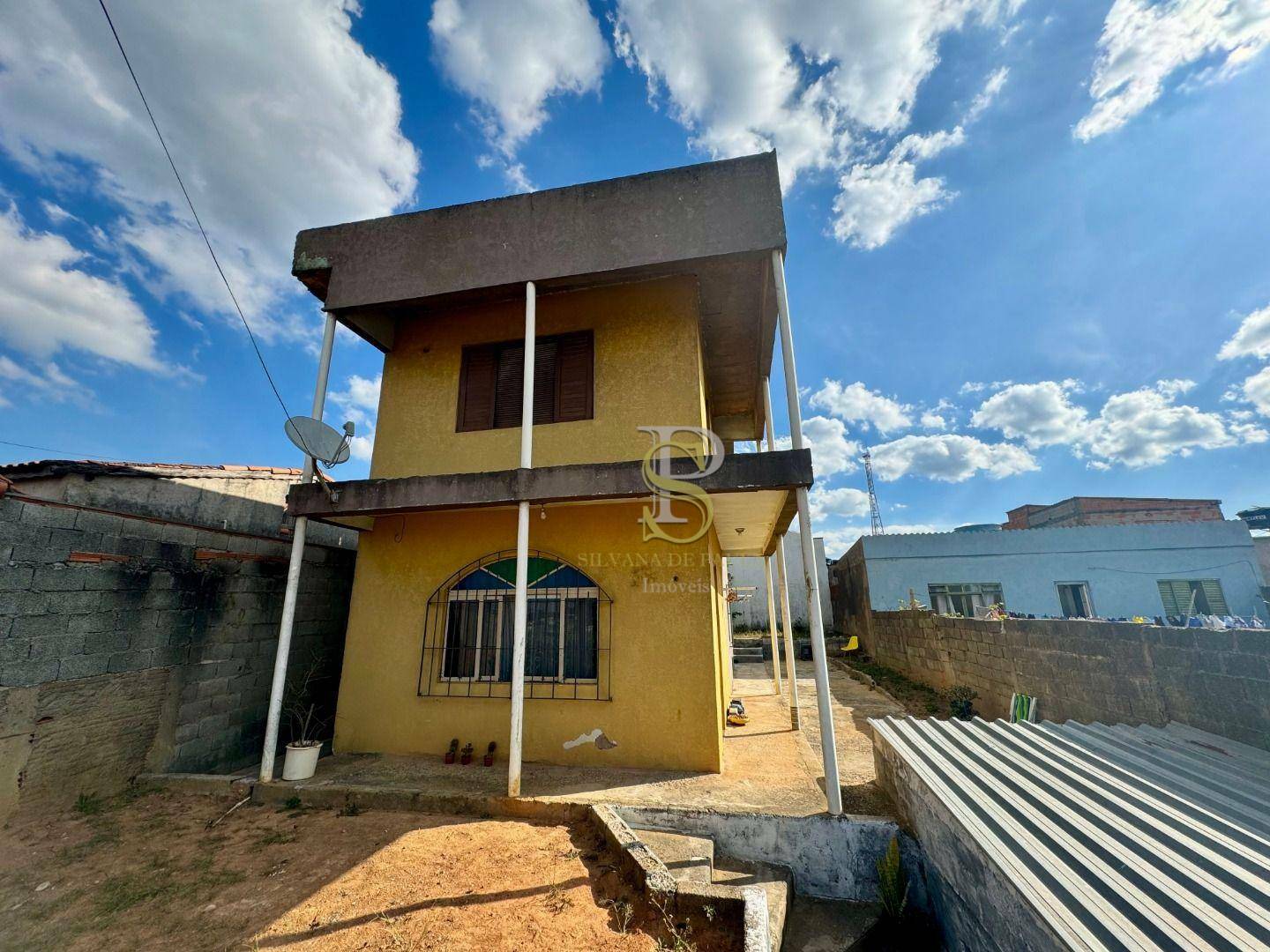 Casa à venda com 2 quartos, 110m² - Foto 2