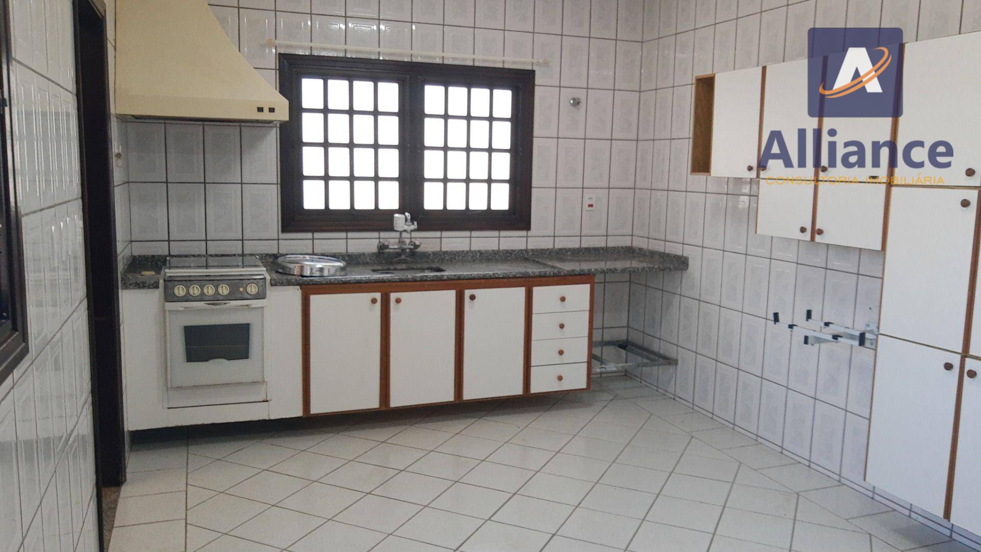 Casa de Condomínio para alugar com 3 quartos, 200m² - Foto 5