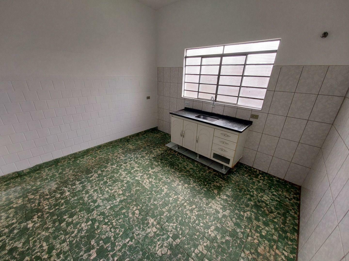 Casa para alugar com 2 quartos, 80m² - Foto 4