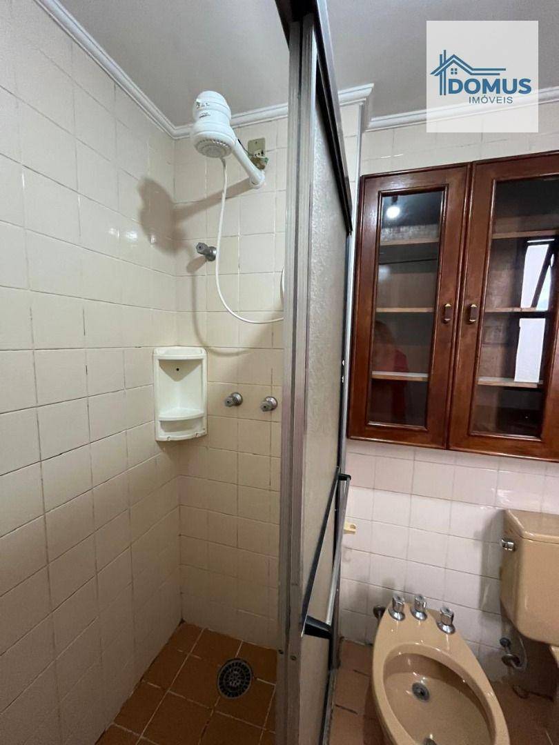 Apartamento para alugar com 3 quartos, 115m² - Foto 12