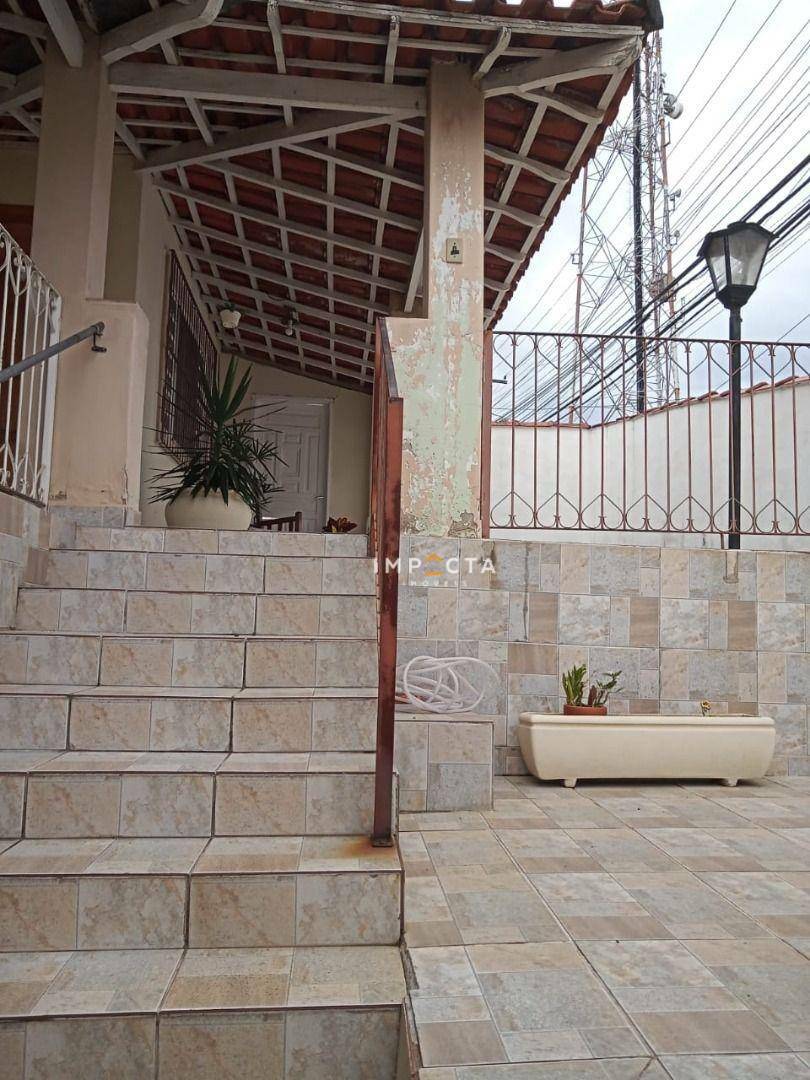 Casa à venda com 4 quartos, 189m² - Foto 4