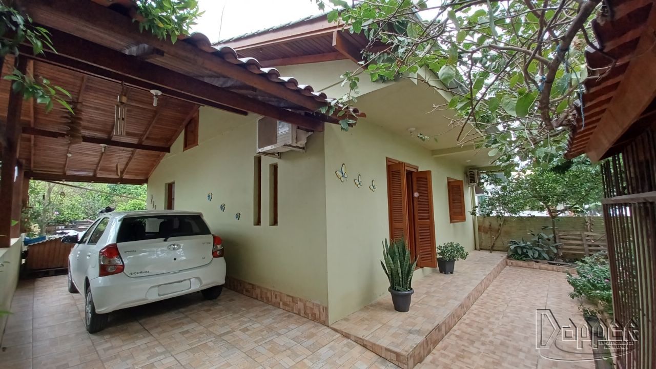 Casa à venda com 2 quartos, 64m² - Foto 1