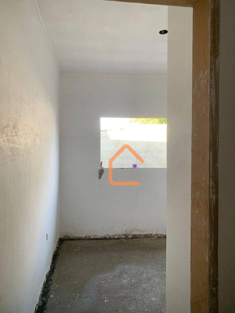 Casa à venda com 3 quartos, 100m² - Foto 4