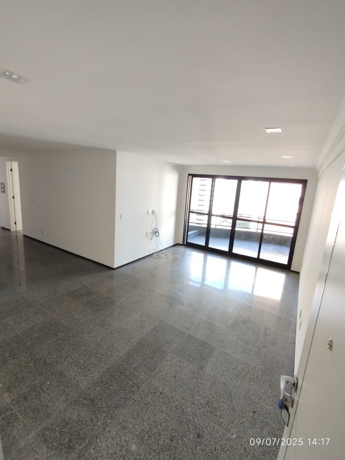 Apartamento para alugar com 3 quartos, 131m² - Foto 19