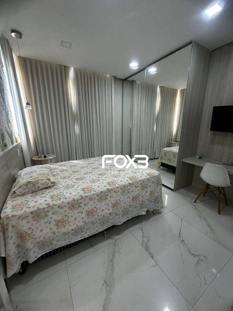 Cobertura, 3 quartos, 300 m² - Foto 2