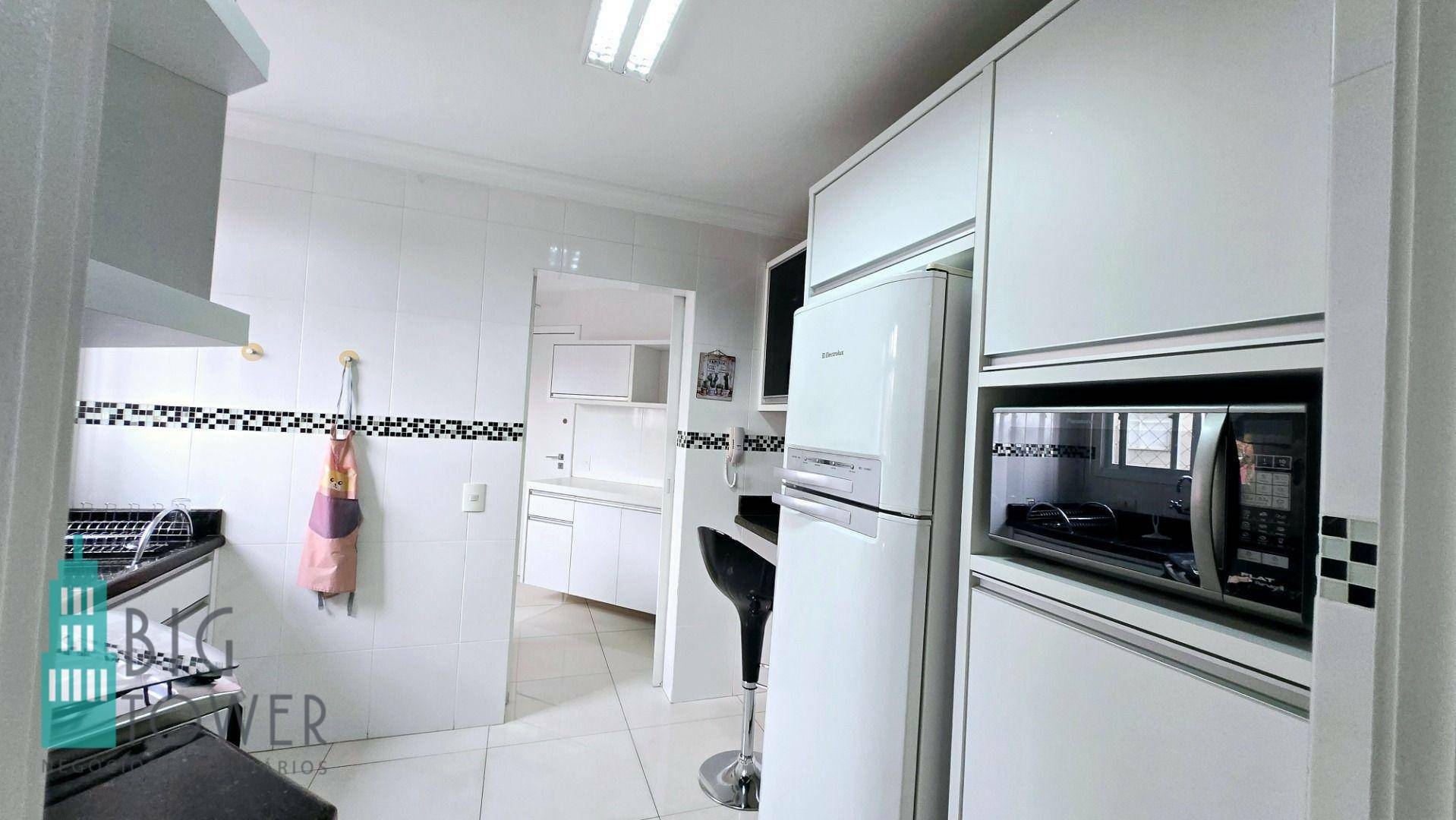 Apartamento para alugar com 2 quartos, 101m² - Foto 9