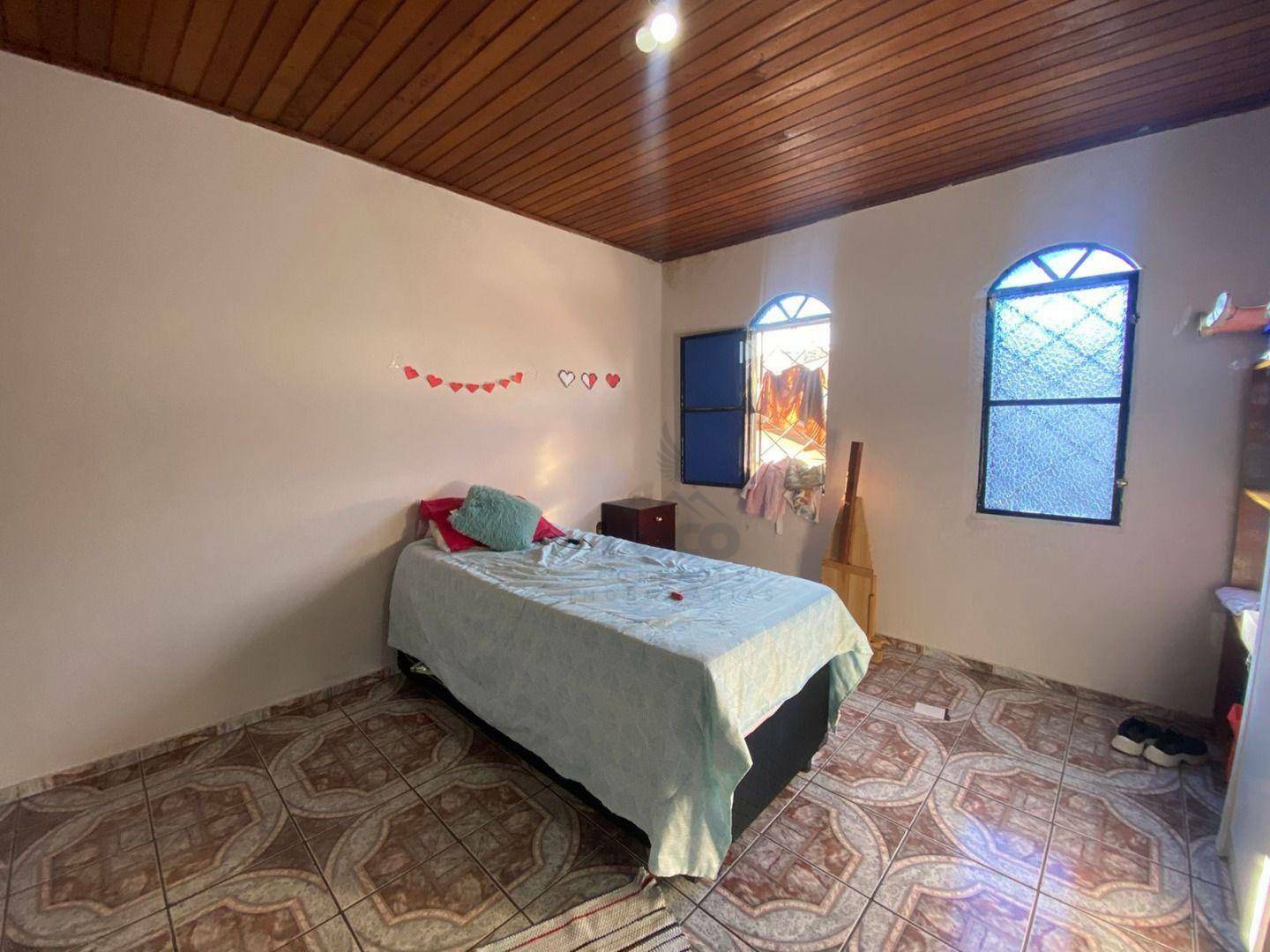 Casa à venda com 6 quartos, 250m² - Foto 5