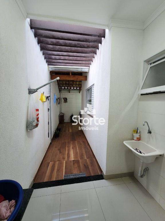 Casa à venda com 2 quartos, 60m² - Foto 16