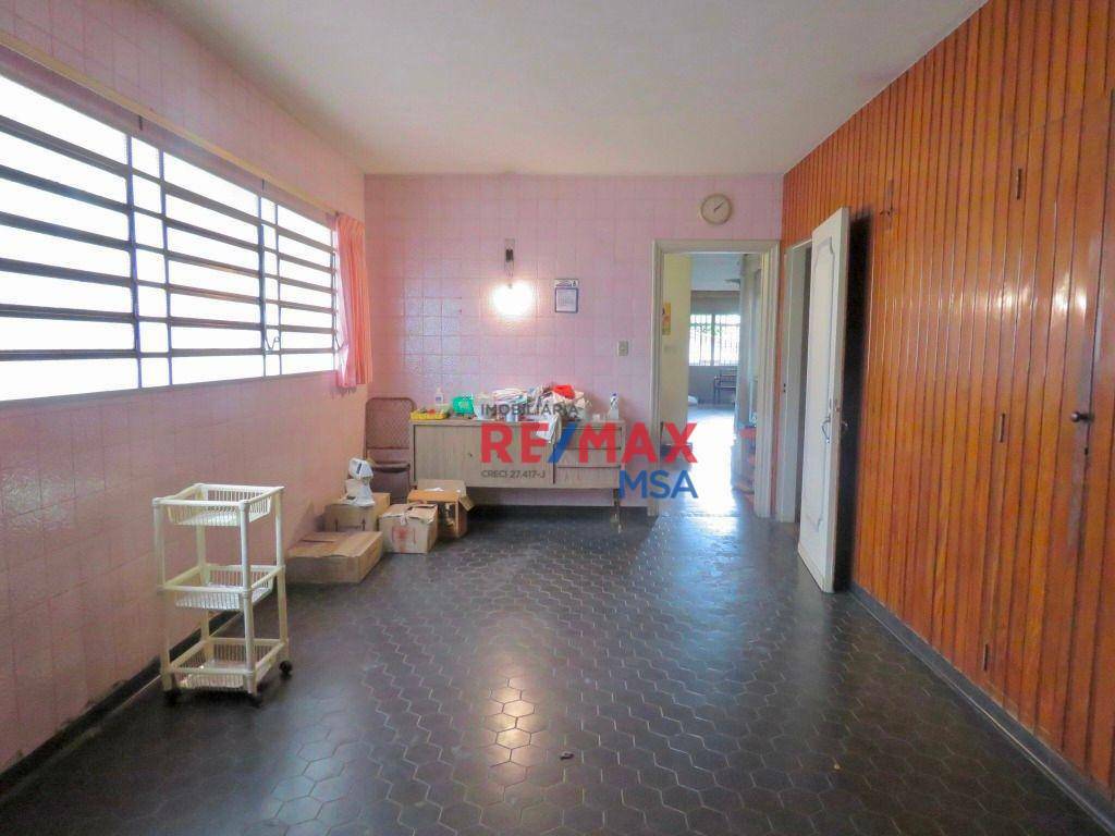 Casa para alugar com 4 quartos, 360m² - Foto 8