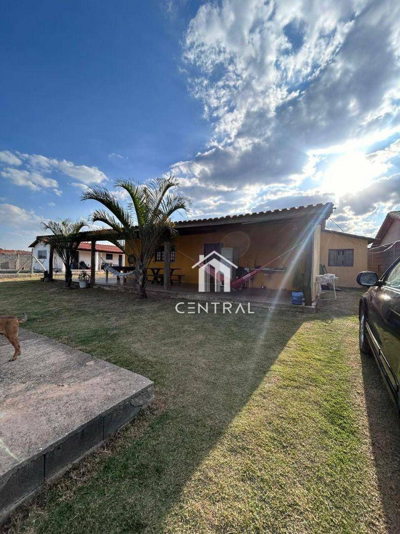 Chácara à venda com 4 quartos, 140m² - Foto 1