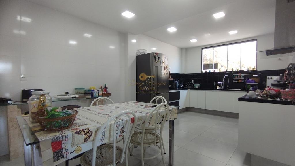Casa à venda com 4 quartos, 900m² - Foto 35