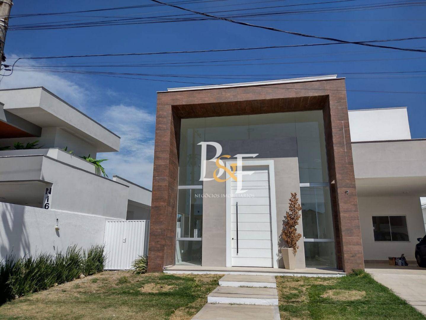 Casa de Condomínio à venda e aluguel com 4 quartos, 300m² - Foto 1