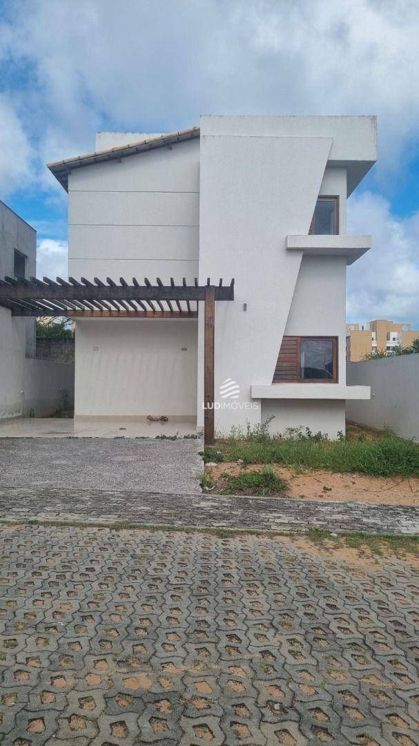 Sobrado à venda com 4 quartos, 350m² - Foto 1