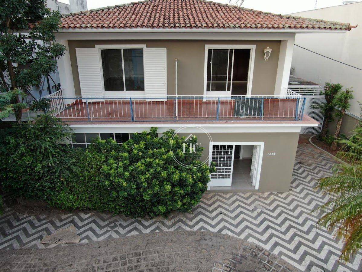 Casa para alugar com 3 quartos, 447m² - Foto 1