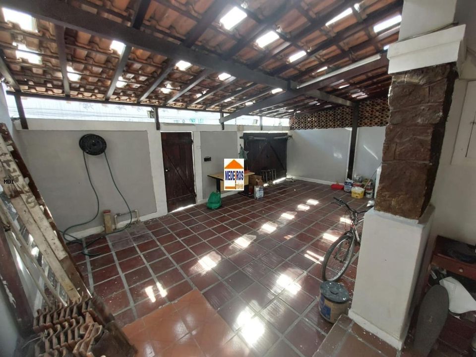 Casa à venda com 2 quartos, 170m² - Foto 9