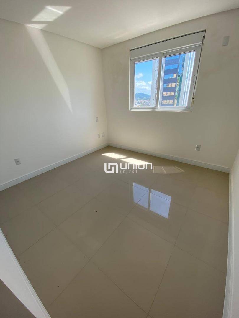 Apartamento à venda com 3 quartos, 140m² - Foto 9