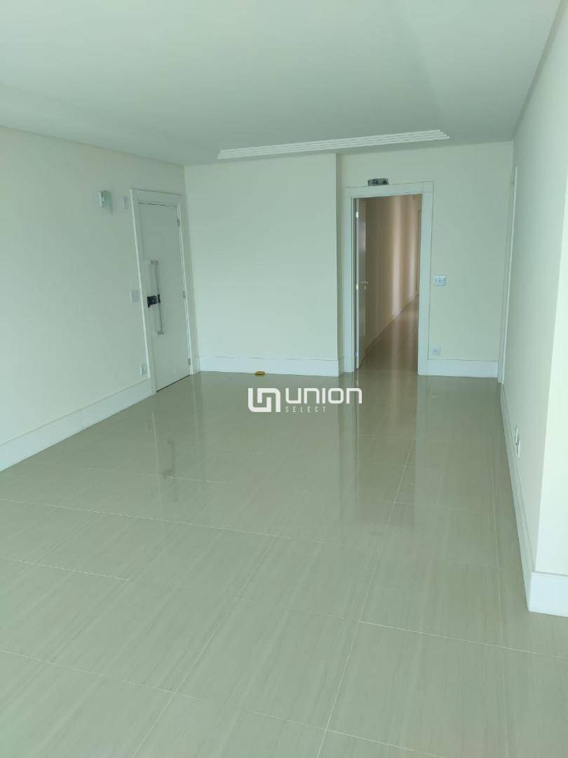 Apartamento à venda com 4 quartos, 136m² - Foto 2