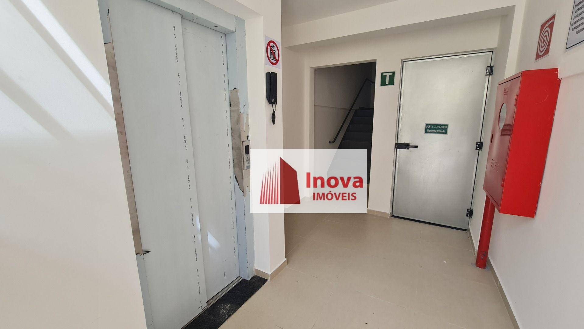 Apartamento à venda com 2 quartos, 70m² - Foto 2