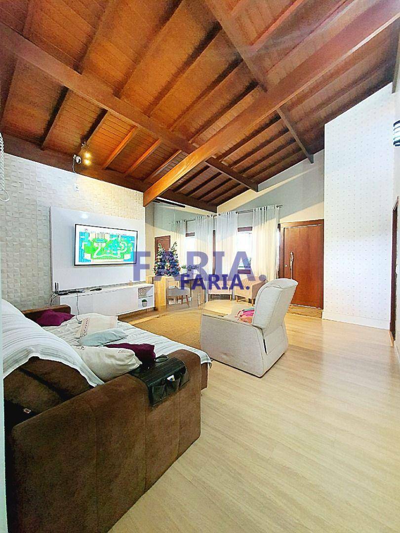 Casa à venda com 3 quartos, 200m² - Foto 4