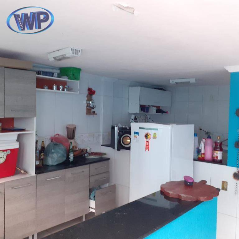 Sobrado à venda com 4 quartos, 200m² - Foto 4