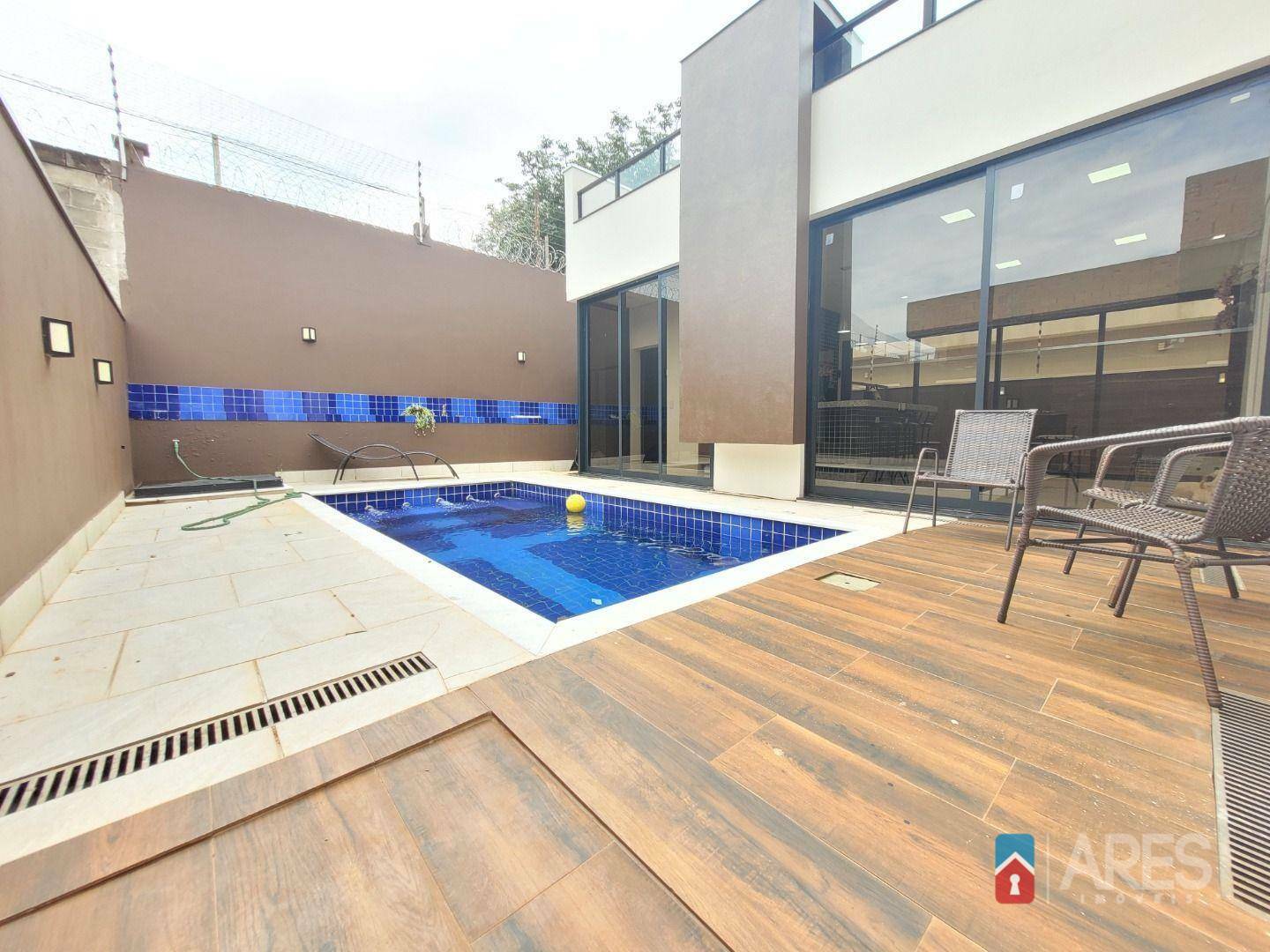 Casa de Condomínio à venda com 3 quartos, 254m² - Foto 2