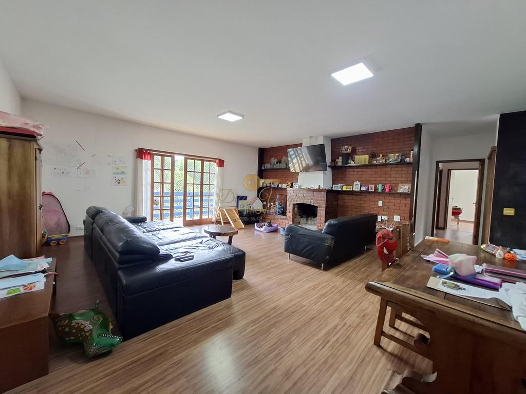 Casa à venda com 4 quartos, 1600m² - Foto 2