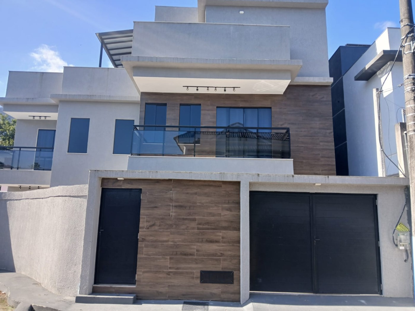 Casa de Condomínio à venda com 4 quartos, 300m² - Foto 2