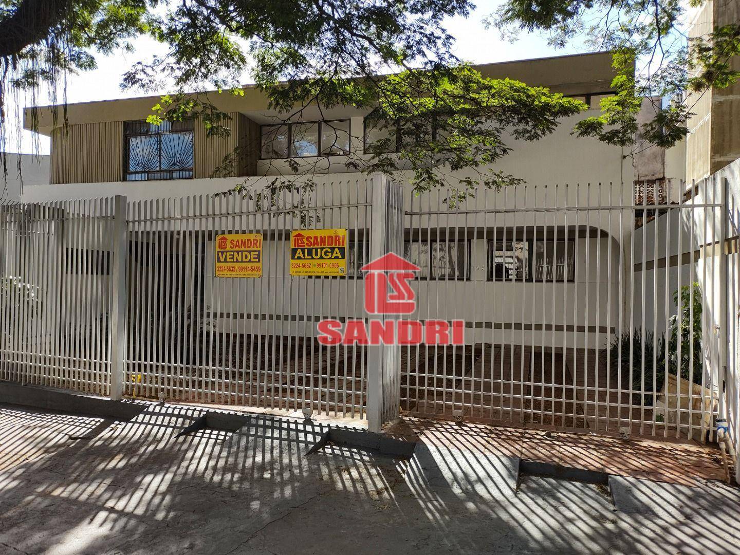 Sobrado, 3 quartos, 218 m² - Foto 1