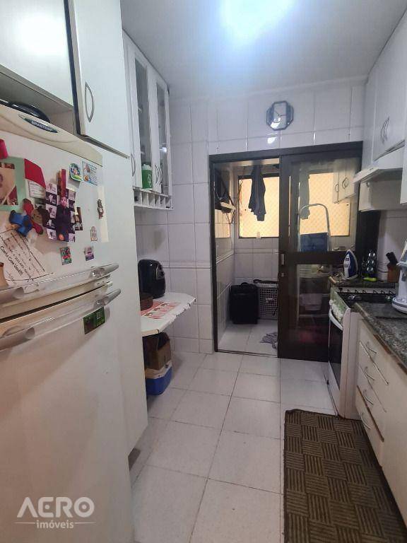 Apartamento à venda com 3 quartos, 90m² - Foto 18