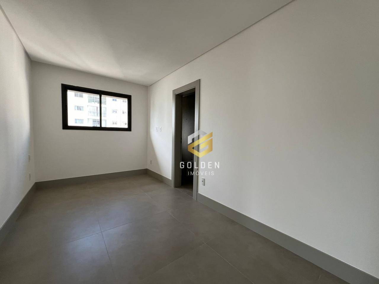 Apartamento à venda com 3 quartos, 249m² - Foto 10