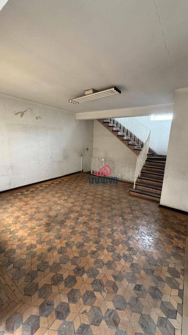 Sobrado à venda com 4 quartos, 444m² - Foto 1