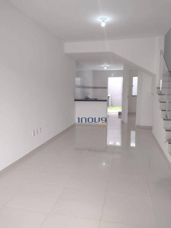 Casa à venda com 3 quartos, 103m² - Foto 1