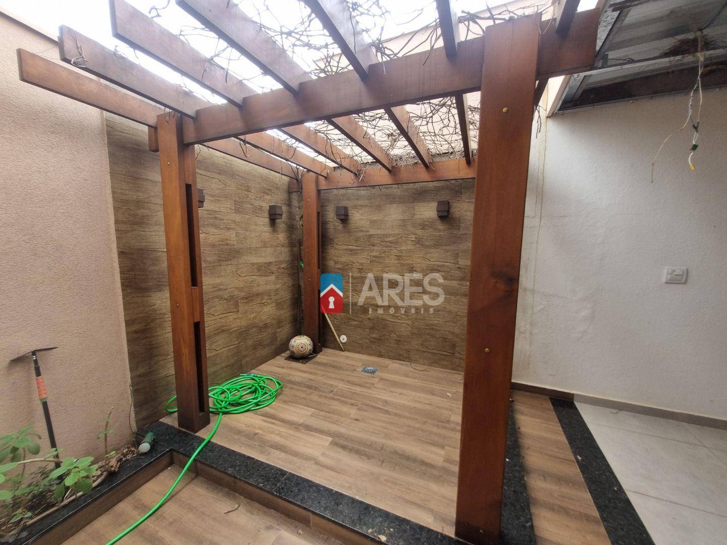 Casa à venda com 3 quartos, 208m² - Foto 17