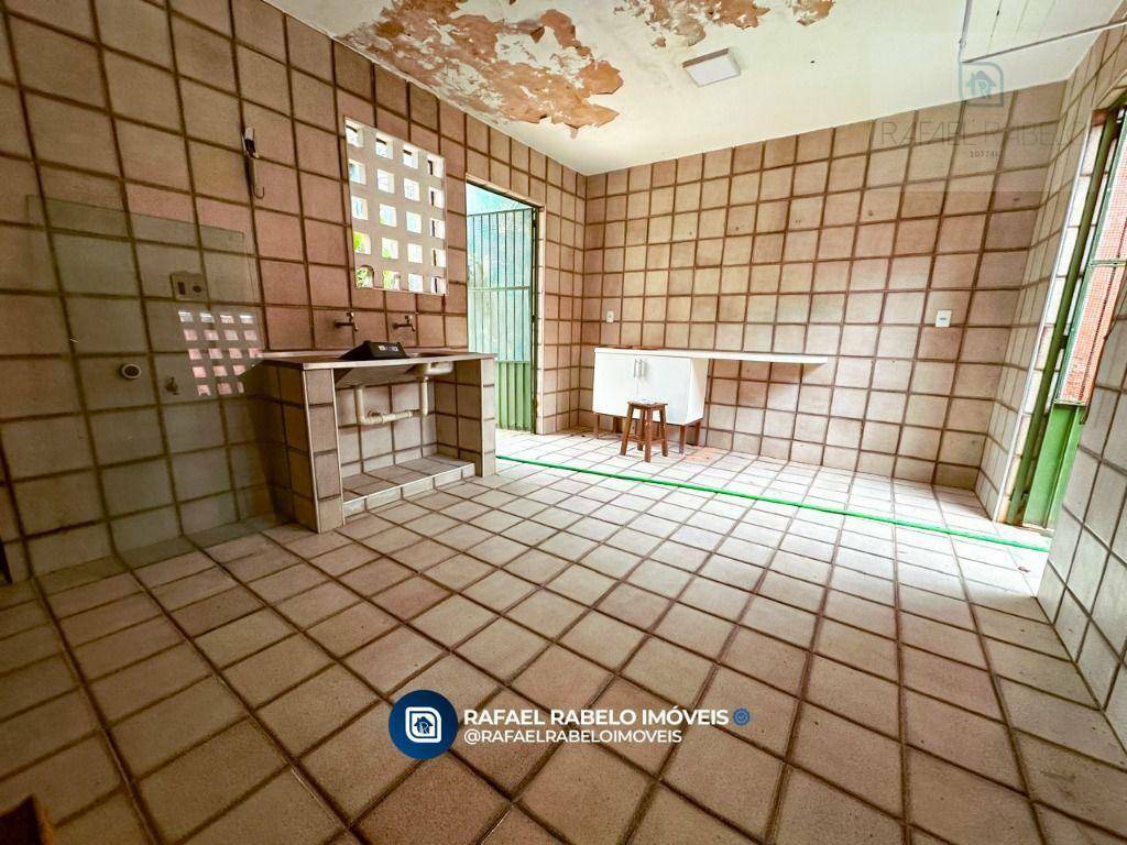 Casa à venda com 4 quartos, 230m² - Foto 8