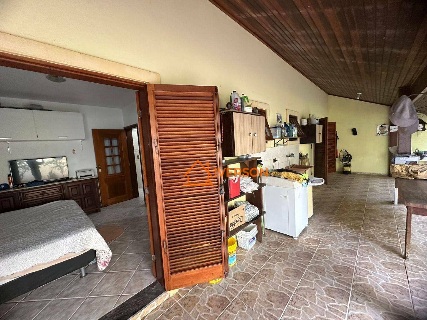 Casa à venda com 5 quartos, 190m² - Foto 25